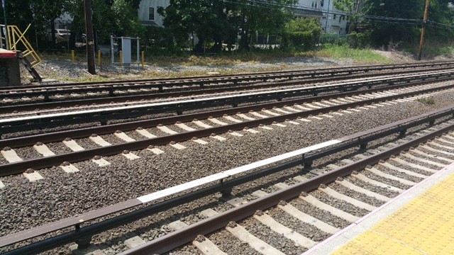 Third Rail In Kew Gardens Quickly Fixed Herald Community