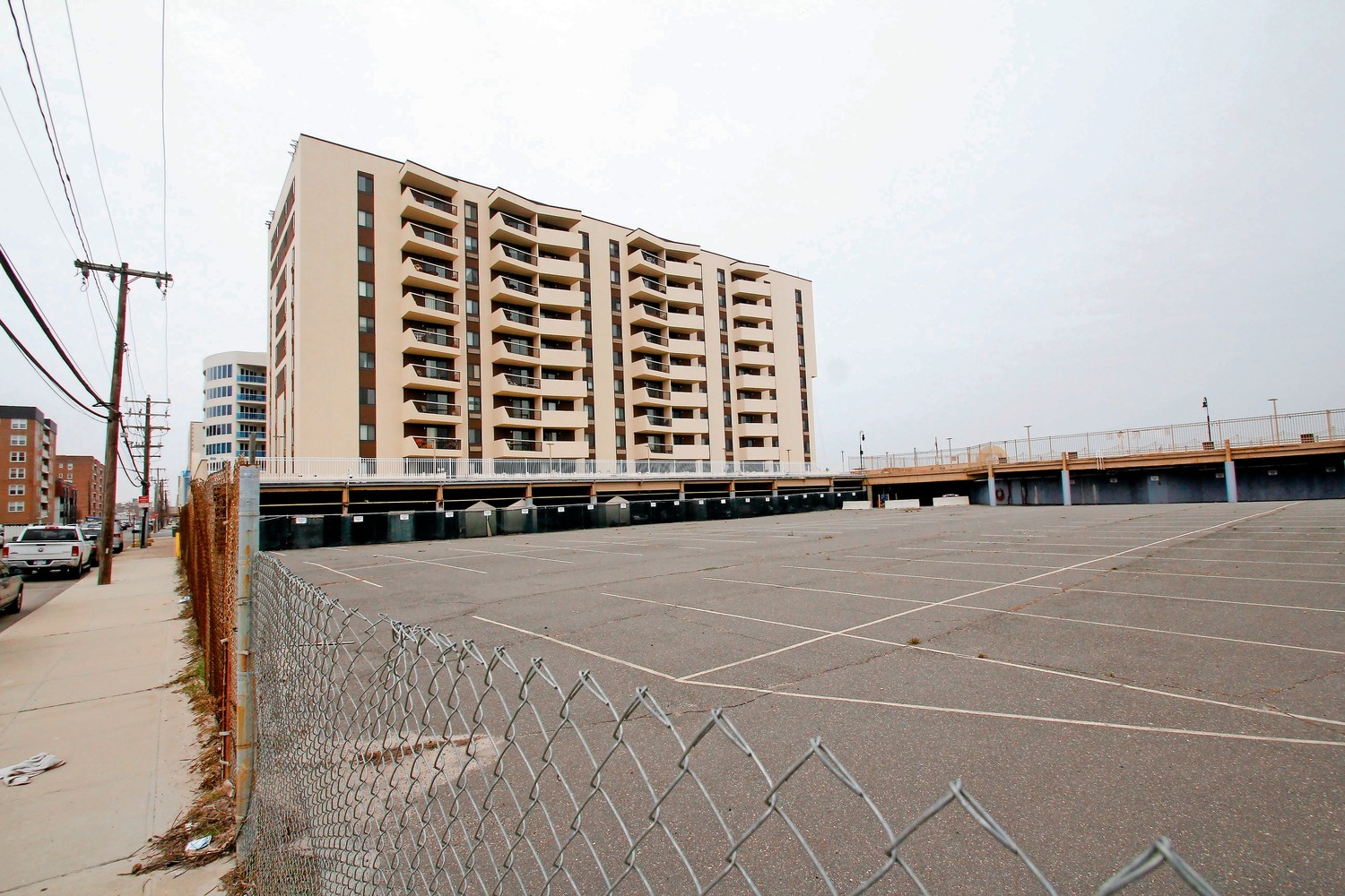 A developer alleges that the city’s zoning board bowed to pressure from unit owners of Sea Pointe Towers, above, at 360 Shore Road, when it revoked permits for the construction of adjacent condominium buildings.